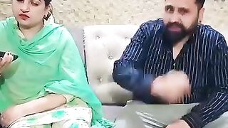 چپل اٹھا کے