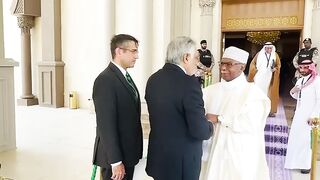 Ishaq Dar arrives at OIC Secretariat in Jeddah