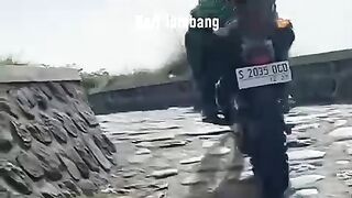 Perjuangan Ibu Guru SD