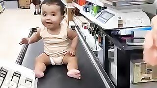 cute funnytrynottolaughchallange cutebabies