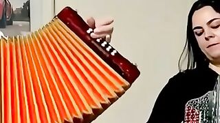 Ky student nga As da Concertina luan shumë mirë tashmë. diverseculture duet fizarmonikë kulturëgreke