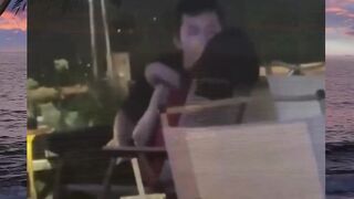 Gila, bukan untuk ngopi and chill, pasangan ini malah adu mekanik dengan bar-bar dicoffe shop.