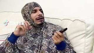 لما تقررين تطبخين عن أمك