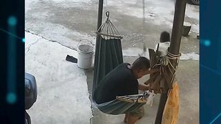 KETIKA BAPAK DAN ANAK TERLALU AKRAB
