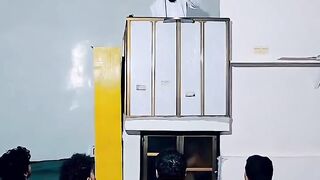 رجمو الخطيب من فوق المنبر