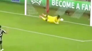 momoen blunder kiper dalam pertandingan resmi goalkeeper gk viral reels failmoment