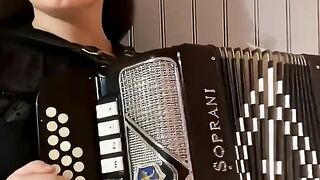 En Cana Verde som spelats på detta sätt kunde bara vara av den stora Olívia Abreu. folkloredragspelmusik