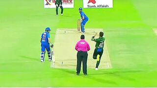 Shaheen afridi takes 1st wicket against