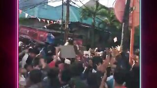 caption  rumah ahmad sahroni dijarah, berbagai barang mewah
