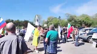 КОПЕЙКИТЕ ЧАКАТ УРСУЛА С РУСКИ ЗНАМЕНА