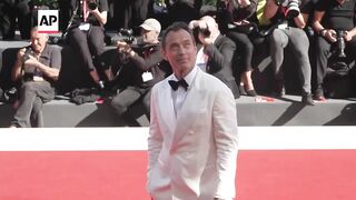 Jude Law, Alicia Vikander walk Venice red carpet for The Wizard of the Kremlin.mp4