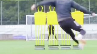 R.CARLOS FREEKICK????????