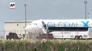 As Guatemalan kids sit in planes on tarmac, judge orders they stay in the US, for