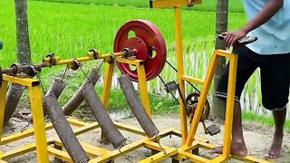 creative, this young man made a tool for irrigating rice fields