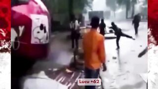 gw lewat jalur bawah tanah aja