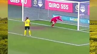 Drama di bawah mistar! Blunder kiper ini bikin penonton tepuk jidat  Blunder SepakBola Kiper FootballMoments SoccerFails GoalkeeperLife ViralBola