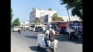 Kelakuan 62 emang nggak ada obat