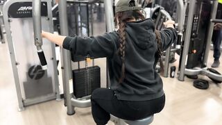 Watch Her Lift Like a Pro   Gym Girl Energy
