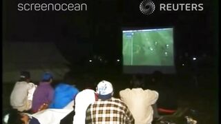 suasana nobar piala dunia tahun 2006 Bantul - 9 Juni 2006