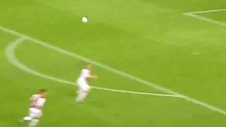 Xabi Alonso long passing