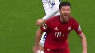This is what Xabi Alonso used to do