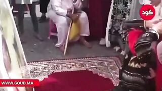 شعب المغرب يعيشون في بيوت من طين بلا ماء ولا كهرباء