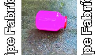 Rolando uma garrafa colorida na escada  asmr crushingsoftthings crushingcrunchythings