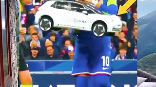 Mbappé dan mobil mainannya!