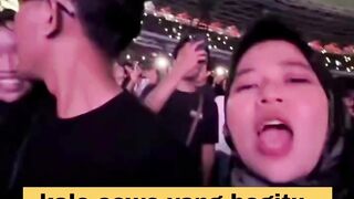 coba laki begitu gk kelar di bahasnya