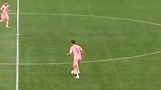 Lionel Messi Tiki Taka Dribbles