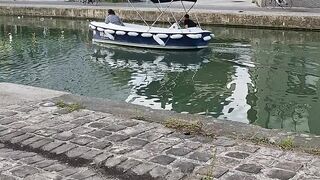 Très bien et très  .