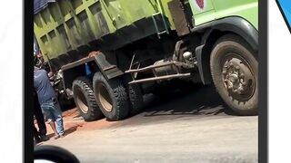 Minggu pagi, 7 September 2025, dilaporkan terjadi kecelakaan truk molen menabrak dump truk di dekat gerbang Exit Tol Karawang Barat