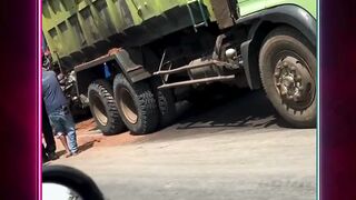 Minggu pagi, 7 September 2025, dilaporkan terjadi kecelakaan truk