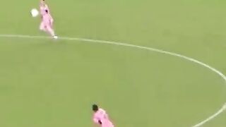 Lionel Messi Incredible Dribbles 5 Players