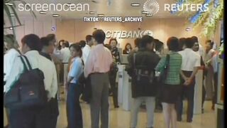Suasana di dalam Citibank Jakarta - 23 Januari 1998