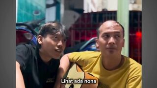 lihat ada nona.! meme lucu