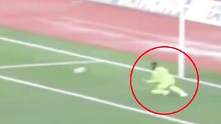andre onana makes Another goalkeeping error whilst playing for Cameroon