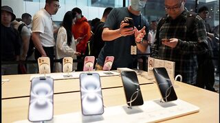smartphone sold the most in the first 6 months of 2025 Which s