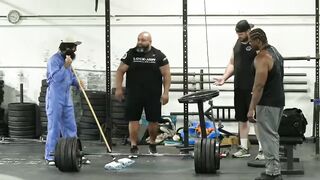 32KG Mop Shocks GIRLS and BodyBuilders in a GYM  Pretended to be a CLEANER