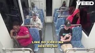 [ônibus News] video da menina que viralizou com 5 meninos twitter menina com 5 meninos no onibus