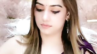 Naira live momen bacha lo Mujhe