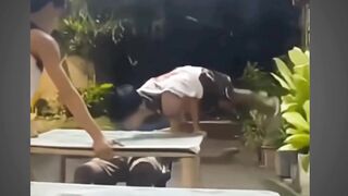 Mencoba freshstayle biar keren, malah nyoblos meja  memelucu