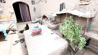 Apne Janwar Le kar Mud House Kab Ja Rahay Hain Village Woman Life And Mud