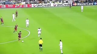 Sergio Busquets legendary assist to leo Messi
