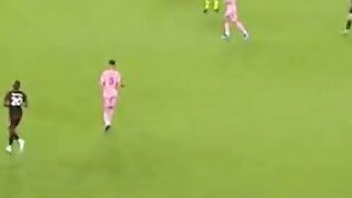 Sergio Busquets Splendid Backheel Skill