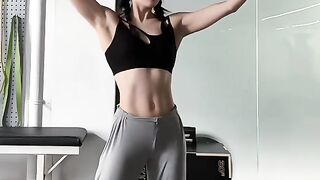 Top 10 Muscular Women Gym Workouts for Building Strength in 2025