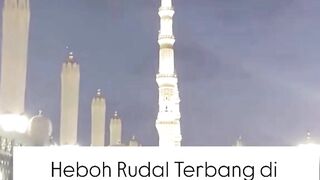 Langit Madinah, Arab Saudi dibuat  kilatan cahaya tiba-tiba saja melintas di atas Masjid Nabawi. rudal russia tanahsuci viral berita