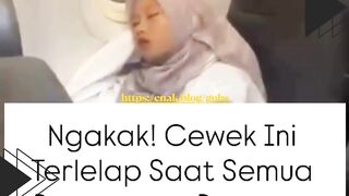 Nyenyak Banget! Tidur Pulas di Pesawat yang Sudah Kosong!