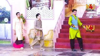 Iftikhar Thakur with Khushboo and Amanat Chan, Tariq Teddy Stage Drama Shaadi Mere Yaar Ki