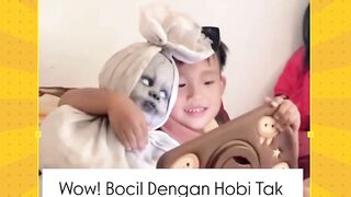 Yg lain koleksi action figure, dia malah koleksi jumpscare
